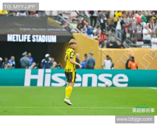 英超激战：多特蒙德强势3-0战胜巴萨全场沸腾瞬间回顾