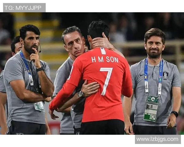 中超精彩对决尤文图斯大胜里昂逆转瞬间点燃全场激情