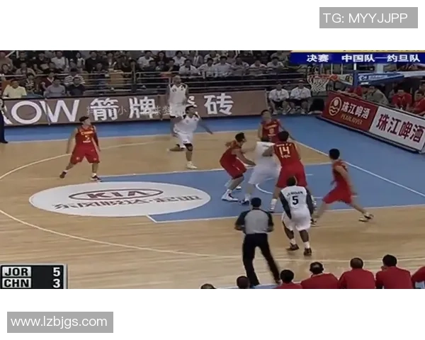 姚明抵达韩国参加国际篮球交流活动引发球迷热烈关注