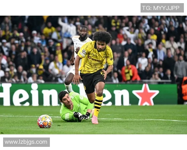 友谊赛精彩回顾：那不勒斯险胜多特蒙德引发全场热烈反响