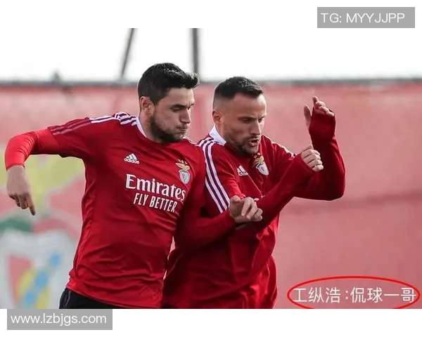 足总杯激战成平局里昂与本菲卡斗智斗勇引发全场热烈反响